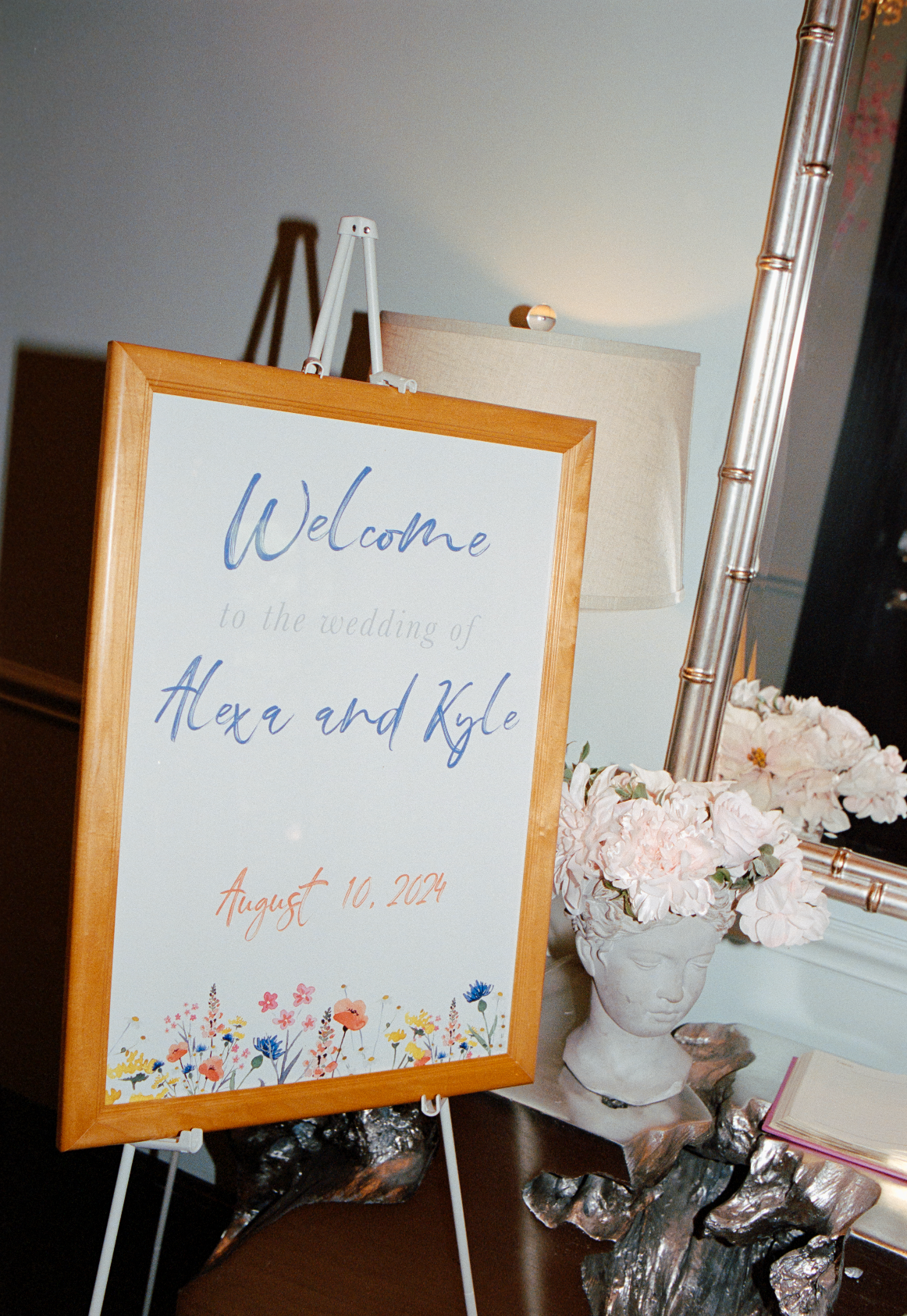 Different Materials to Use for a Stunning Wedding Welcome Sign