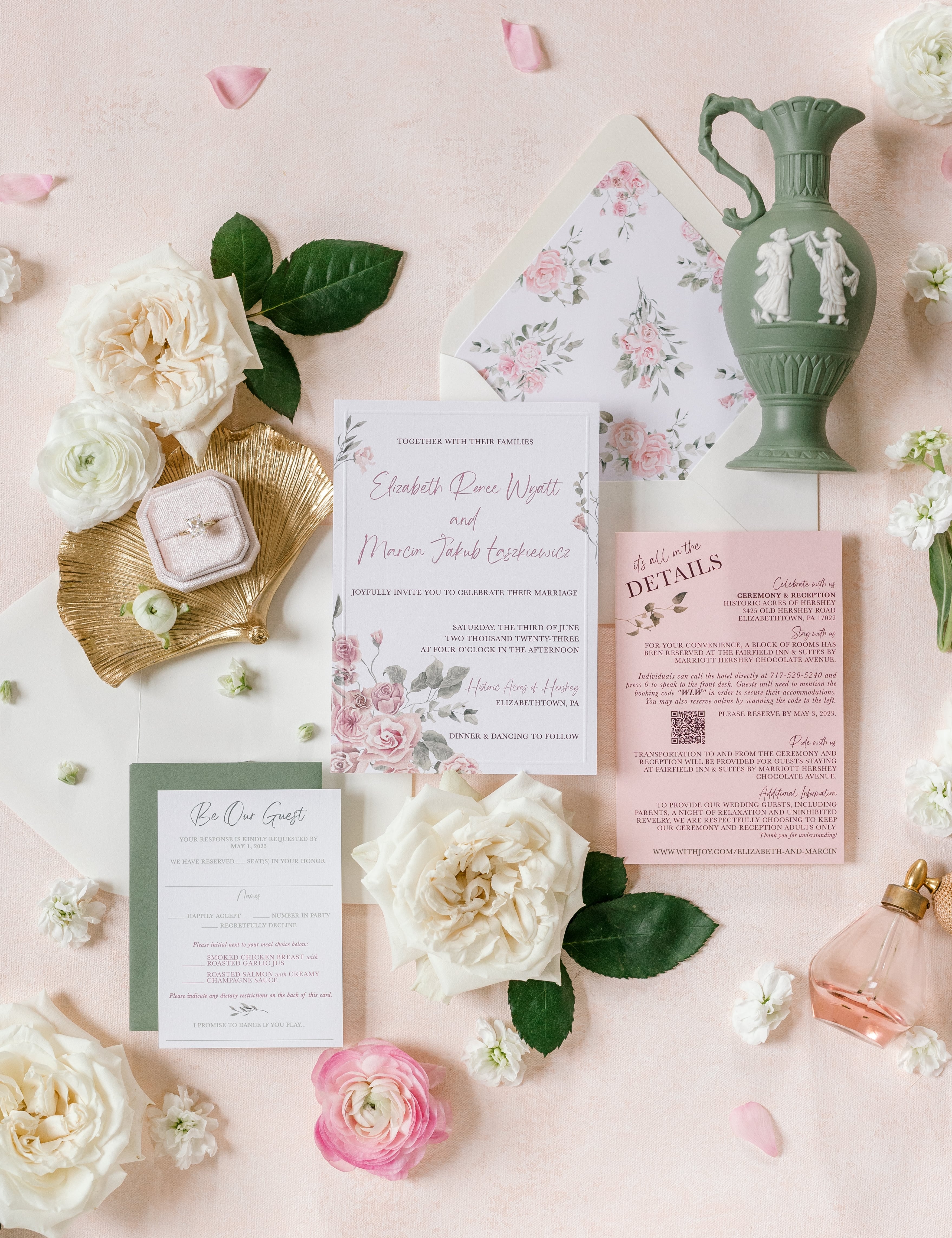 Semi-Custom vs. Fully-Custom Wedding Invitations: What’s the Difference?
