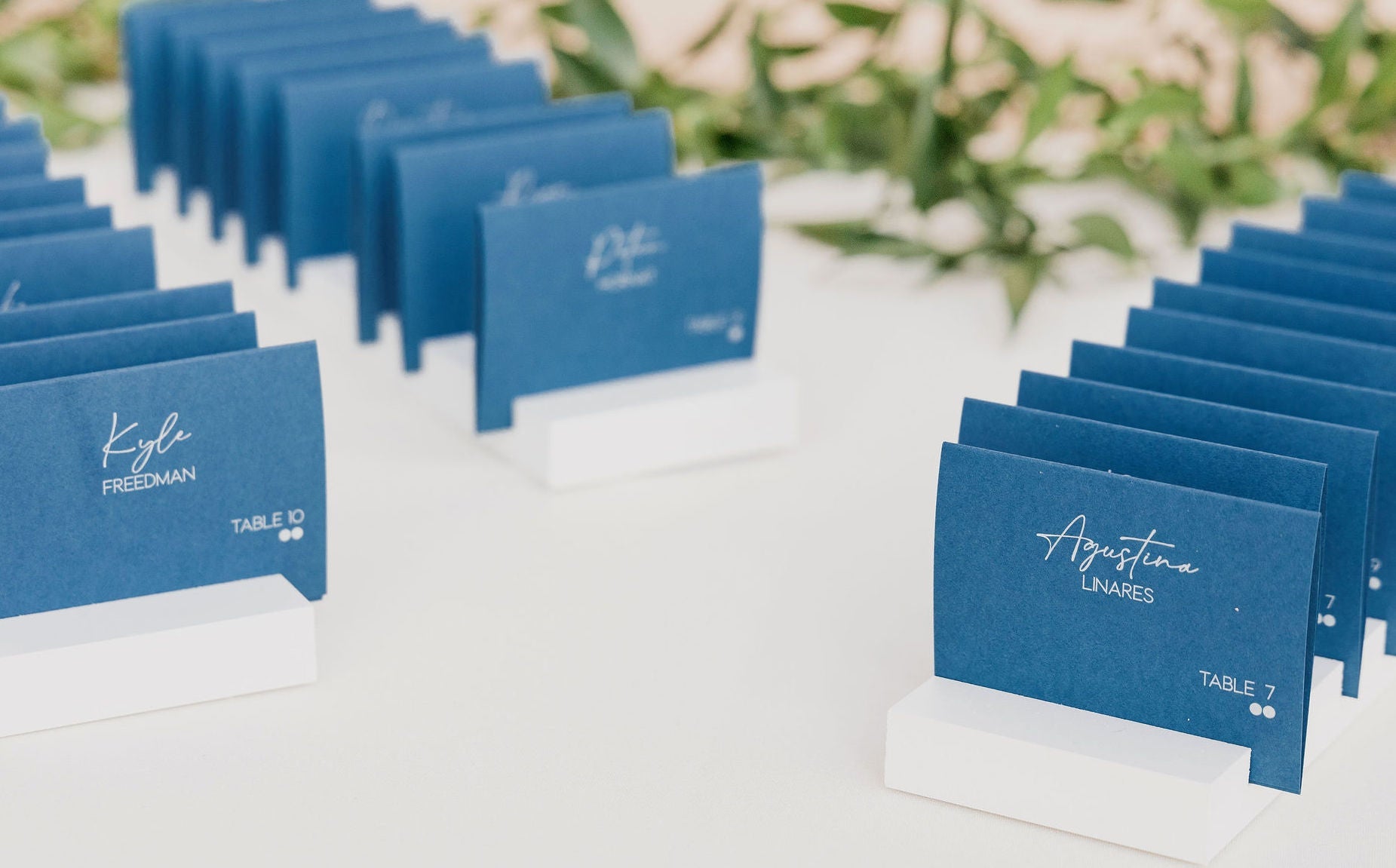 Place Cards vs. Escort Cards: What's the Difference?