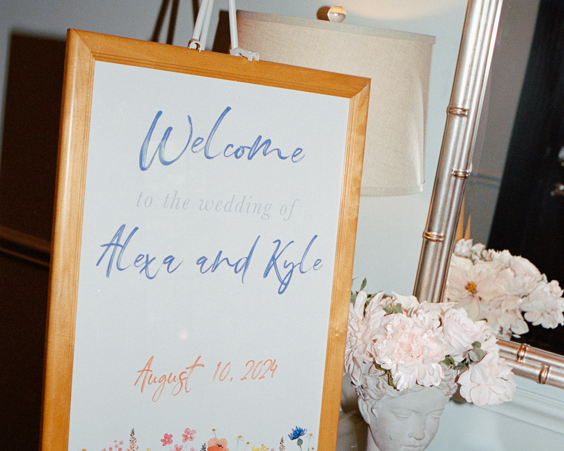 Different Materials to Use for a Stunning Wedding Welcome Sign